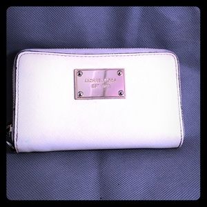 Michael Kors zip wallet cream